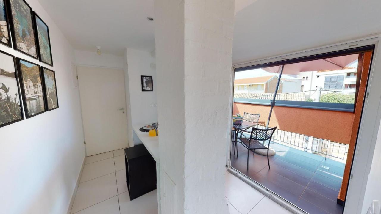 Number 5 Apartment Pakostane Luaran gambar