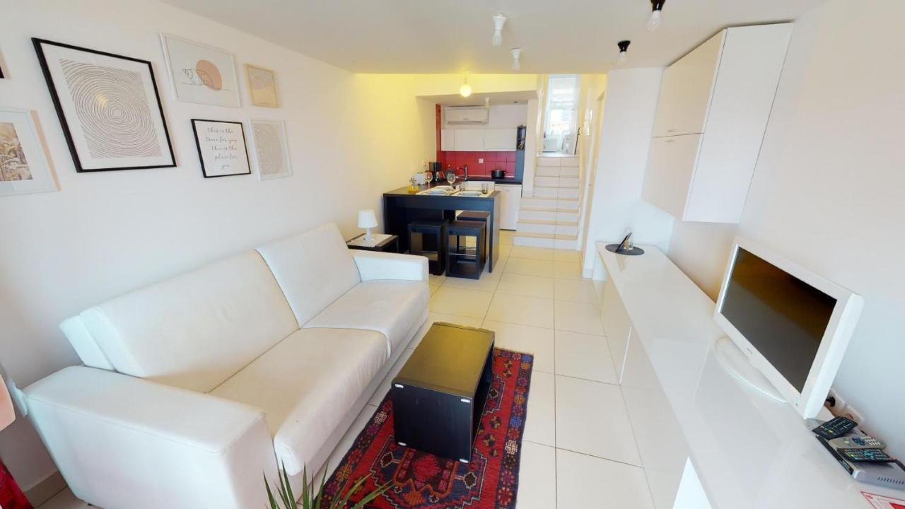 Number 5 Apartment Pakostane Luaran gambar