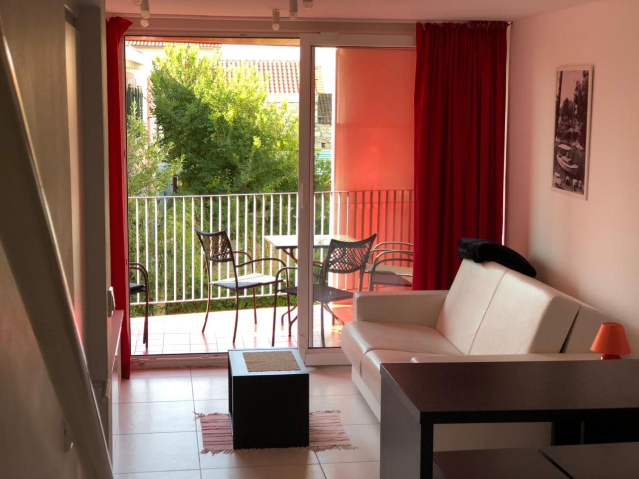 Number 5 Apartment Pakostane Luaran gambar